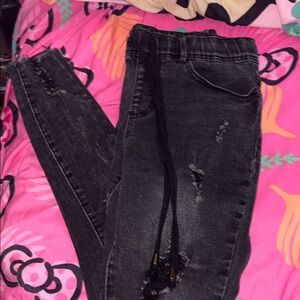 Chic Black Distressed Skinny Jeans